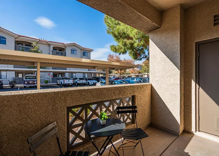 Near Airport-diablo Stadium-pool-spa-gym-parking *